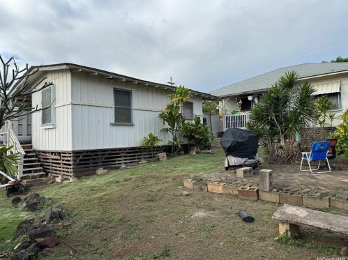 3877 Claudine St, Honolulu HI  96816-4333 exterior