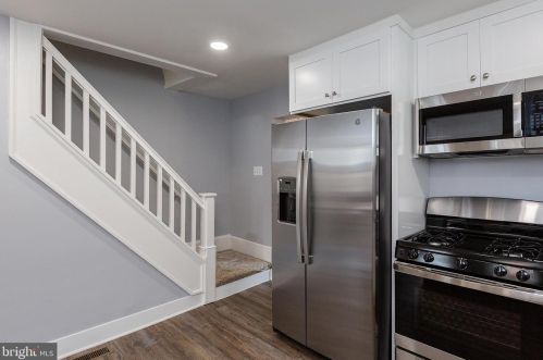 328 Walnut St, Lancaster PA  17602-2404 exterior