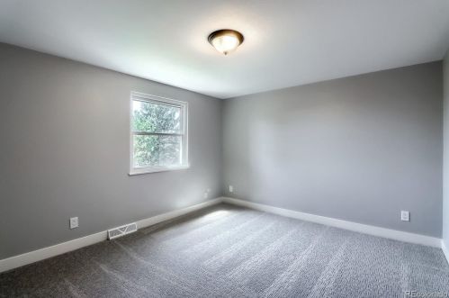 8168 Hinsdale Dr, Englewood CO 80112-1910 exterior