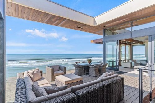 1909 Pacific St, Oceanside, CA 92054-5851