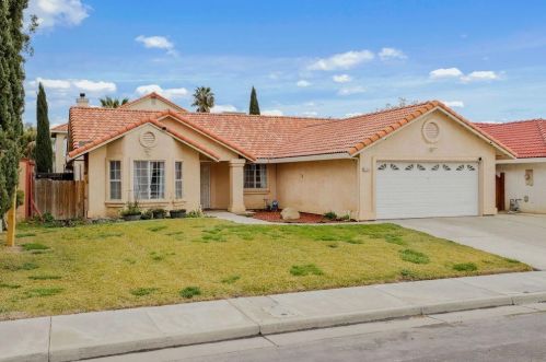 2220 Park View Dr, Los Banos, CA 93635-5409