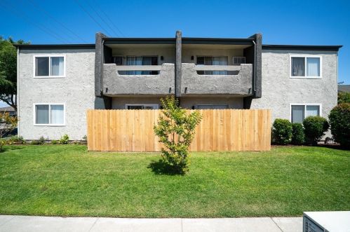 8100 Cerritos Ave, Stanton, CA 90680-2455