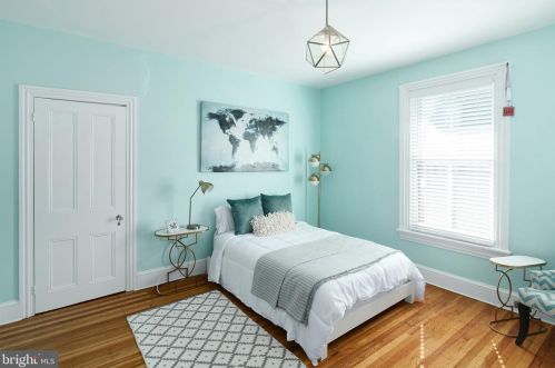 220 Washington Ave, Tavistock NJ 08033-3323 exterior