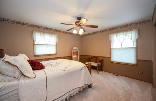 885 Chatham Dr, Carol Stream IL  60188-2979 exterior