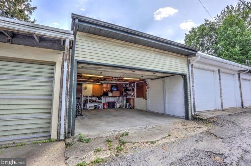 521 Walnut St, Lancaster PA  17603-3305 exterior