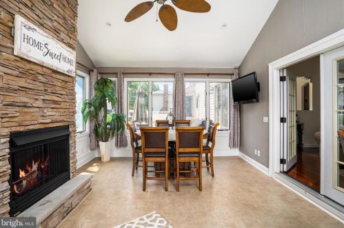 39 Ray Dwier Dr, Trenton NJ  08690-1808 exterior