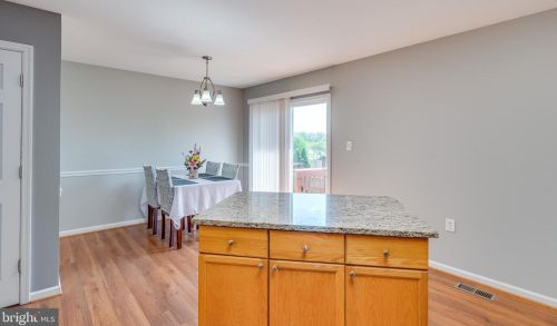 33 Holmes Dr, Charles Town WV 25414-4412 exterior