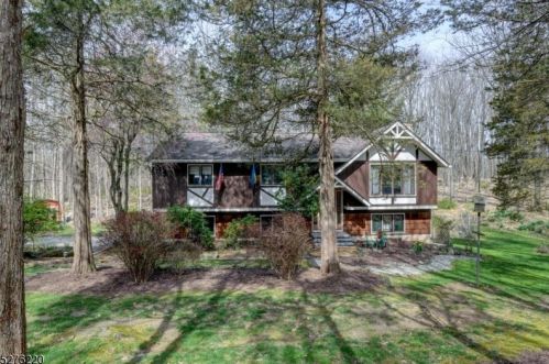 125 Crest Rd, Fredon, NJ 07860-6327