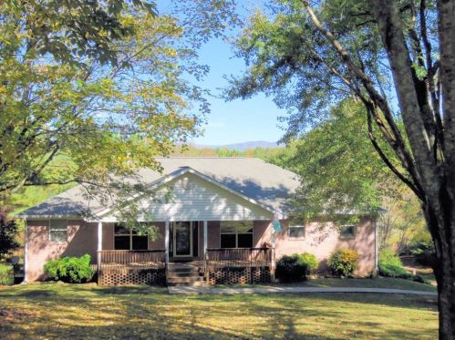 133 Elkmont Dr, Dahlonega, GA 30533-2527