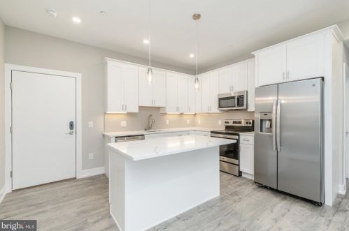 2209 Broad St, Philadelphia, PA 19148-2916