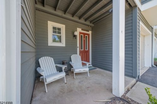 374 Pond Rd, Bridgewater, NJ 08807-2082
