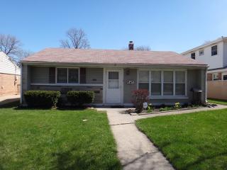 17153 Greenbay Ave, Lansing, IL 60438-1331