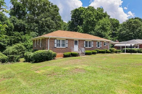 734 Walnut Cir, Marietta, GA 30060-5150