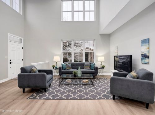 507 Horizon Dr, Hanover Park, IL 60103-1245