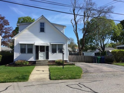 44 Chiswick Rd, Warwick, RI 02889-4259