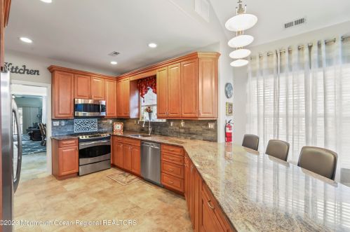 17 Arcadia Dr, Lakehurst NJ  08759-6160 exterior