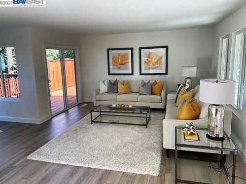 6124 Greenridge Rd, Hayward, CA 94552-1841