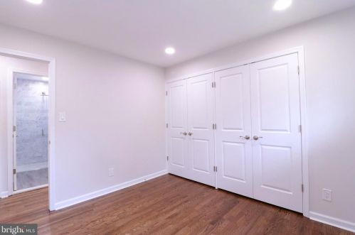 7816 Glenister Dr, Springfield VA  22152-2006 exterior