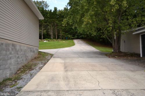 11007 Pleasant Walk Rd, Myersville MD  21773-9221 exterior