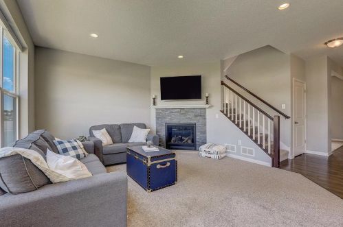 5251 151st St, Saint Paul, MN 55124-6993