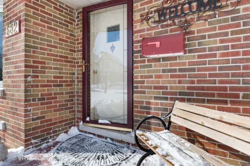 682 Fairview Ave, Elmhurst, IL 60126-4213