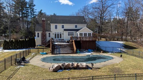23 Isabella Dr, Londonderry, NH 03053-3044