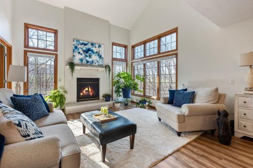 2062 Holloway Ave, Saint Paul MN  55109-3907 exterior