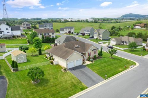 800 Waterton St, Staunton, VA 24401-4093