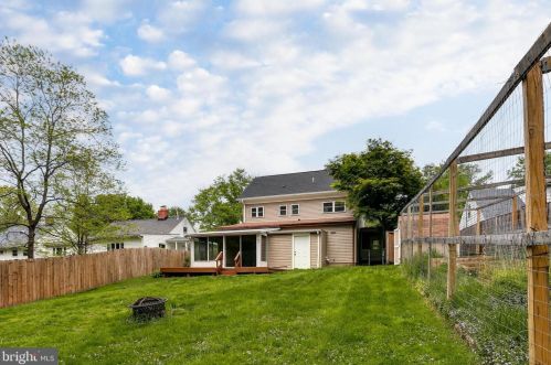 1002 Robin Rd, Silver Spring MD 20901-1872 exterior