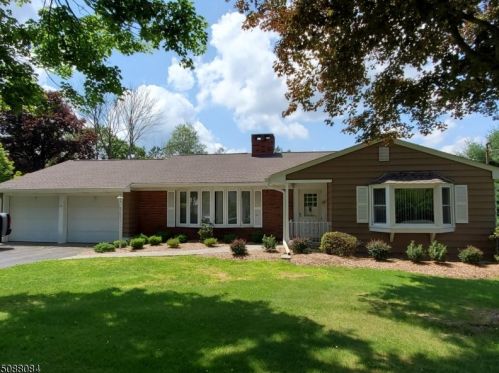 31 Clearview Dr, Dover NJ  07869-1304 exterior