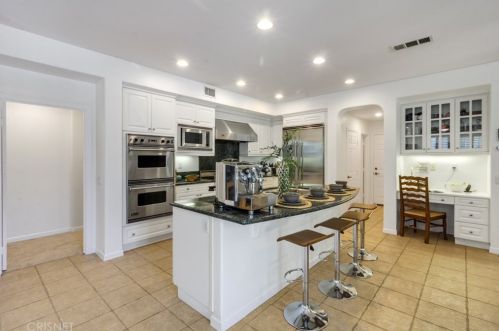 942 Westbluff Pl, Simi Valley, CA 93065-4021