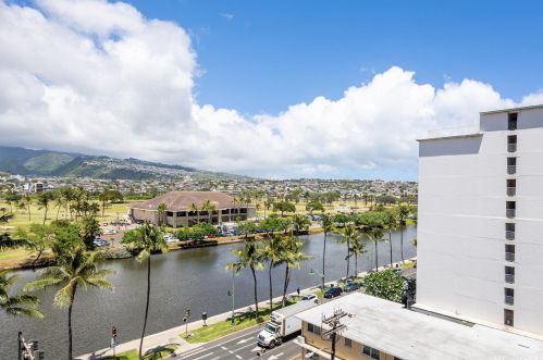 320 Liliuokalani Ave, Honolulu HI  96815-3550 exterior