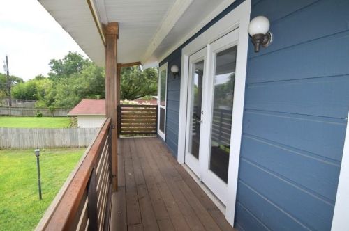 7513 Carriage Dr, Austin TX  78752-1401 exterior