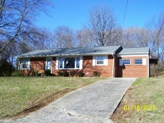 411 Highland Dr, Morristown, TN 37813-2692