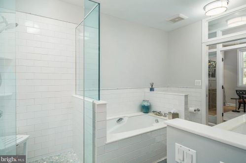 279 5 St, Philadelphia PA 19106-3715 exterior