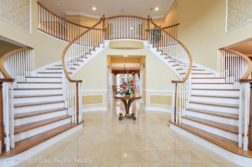 29 Northwoods Rd, Tinton Falls NJ  07712-2513 exterior