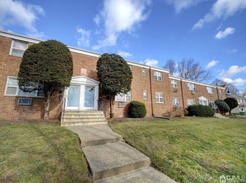 27 Alva Ct, Edison NJ  08817-4660 exterior