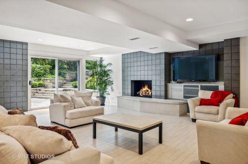 11300 79th St, Willowbrook IL  60527-5107 exterior