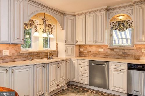 104 Treaty Elm Ln, Tavistock NJ 08033-3413 exterior