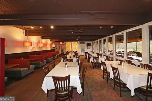 83 Montre Sq, Atlanta GA  30327-4046 exterior