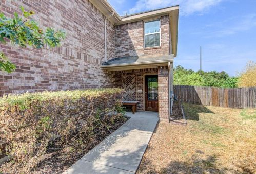6804 Crestone Rd, Austin TX  78744-1789 exterior