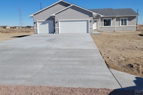 1470 Moonbeam Dr, Pueblo, CO 81007-1246