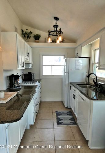 3421 Seaview Rd, Lavallette NJ 08735-1341 exterior