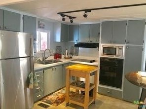 240 Pocahontas St, Palm Springs, CA 92264-7854