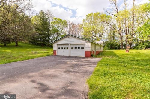 857 Oregon Trl, Harpers Ferry WV 25425-3144 exterior