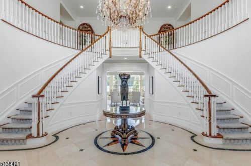 114 Seminary Dr, Mahwah, NJ 07430-2501