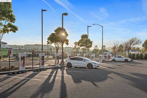 502 Commodore Dr, Richmond CA  94804-4583 exterior