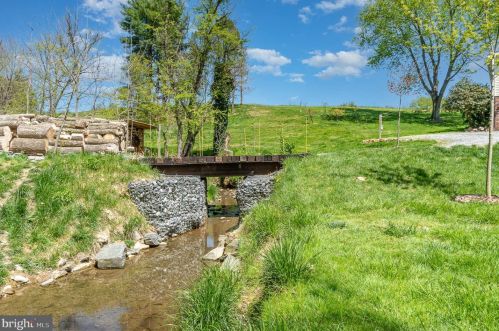 338 Wallicks Rd, York, PA 17406-8129