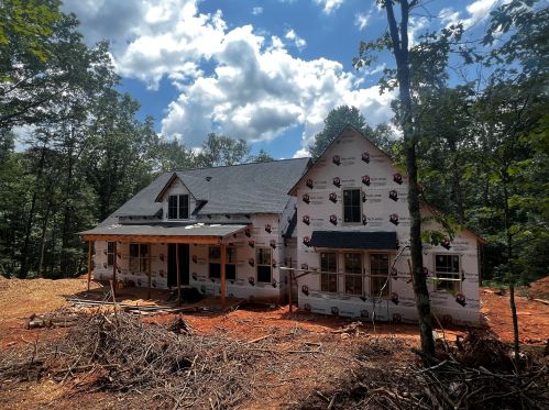 561 Shoals Rdg, Clarkesville, GA 30523-5733