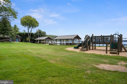 16 Severn Riv Rd, Severna Park MD 21146-4659 exterior